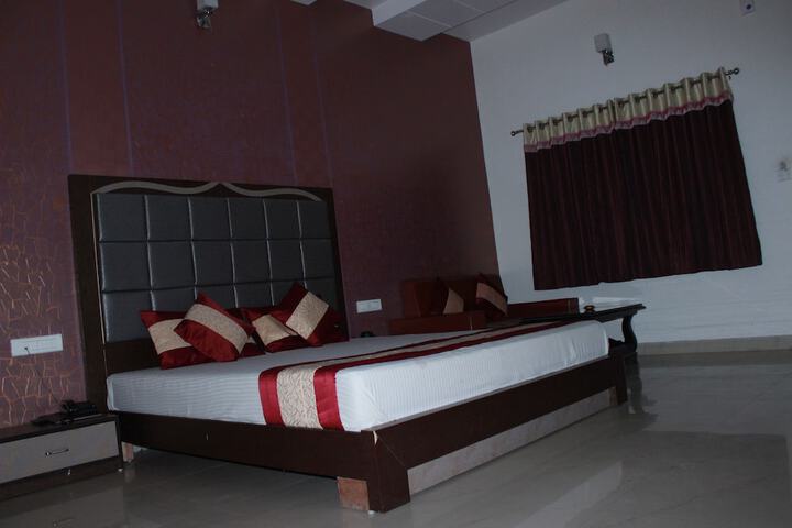 Room 53 of 131