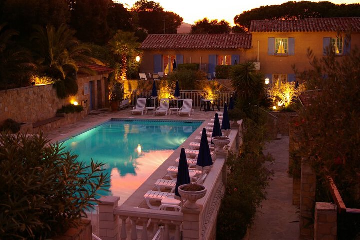 Hotel Pool