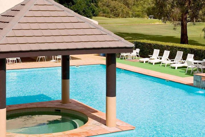 Pool 44 of 109
