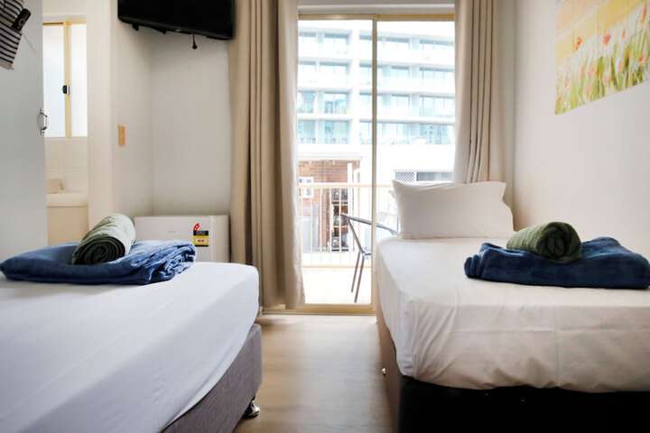 Room 7 of 12