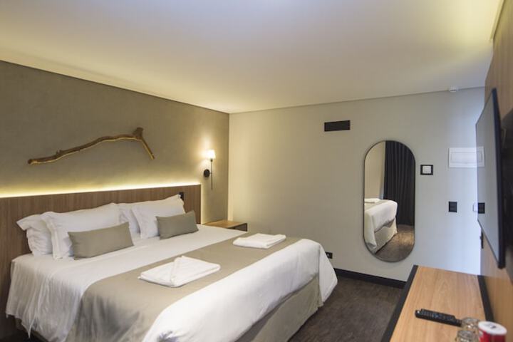 Room 28 of 63