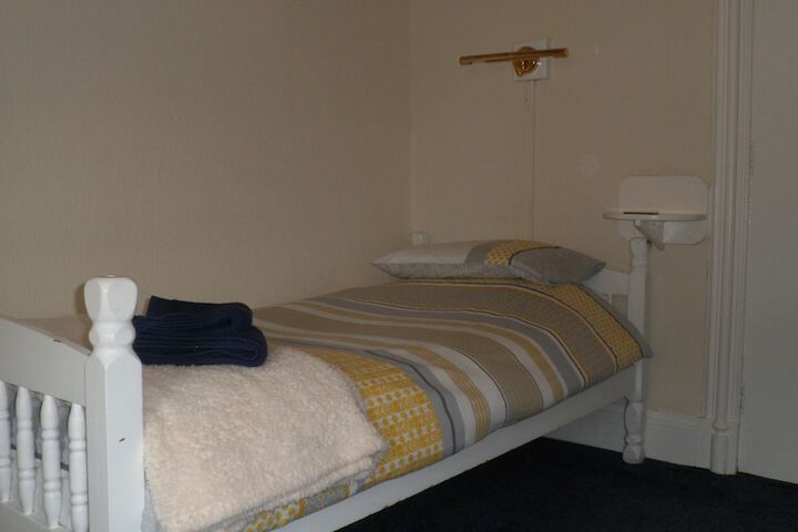 Room 4 of 33