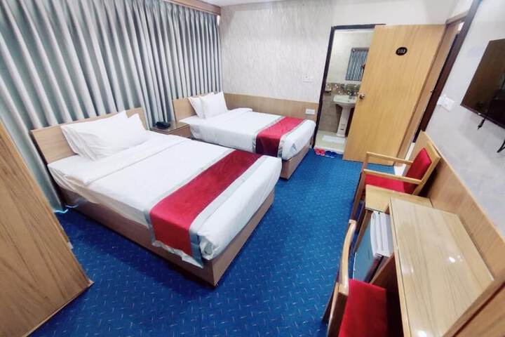 Room 16 of 40