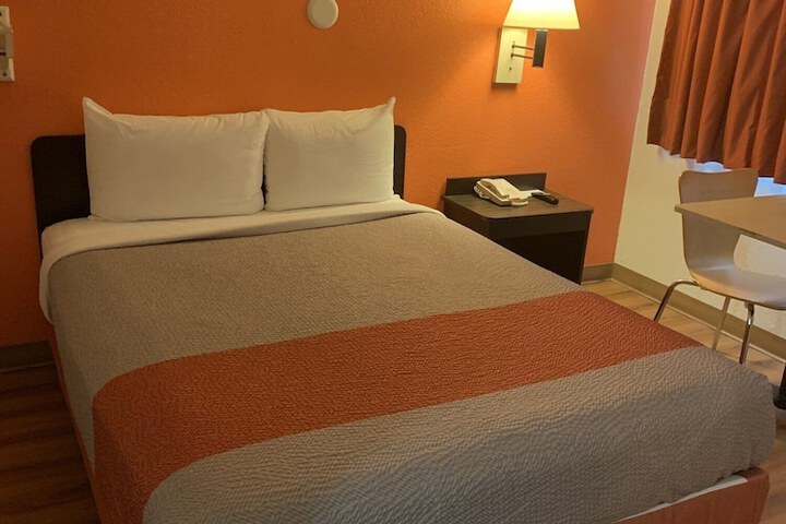 Room 15 of 74