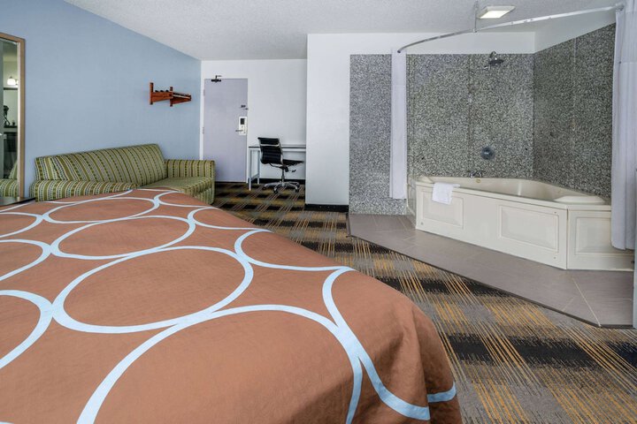 1 King Bed Suite (4 of 5)