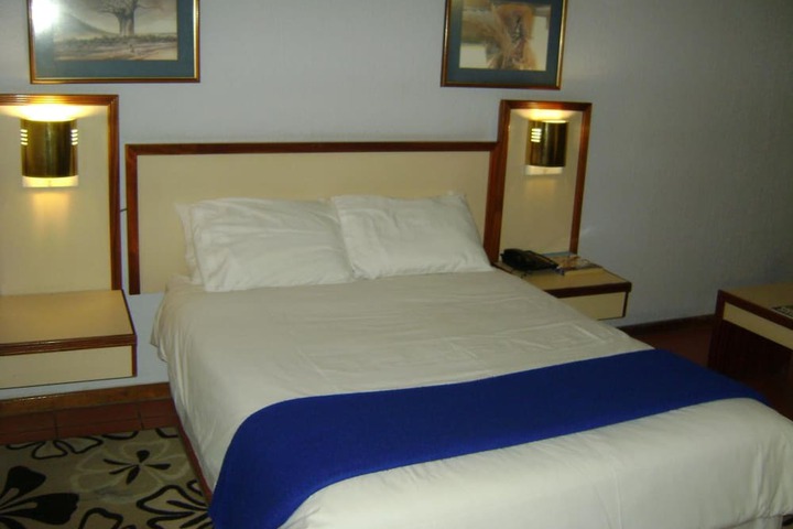 Room 13 of 32