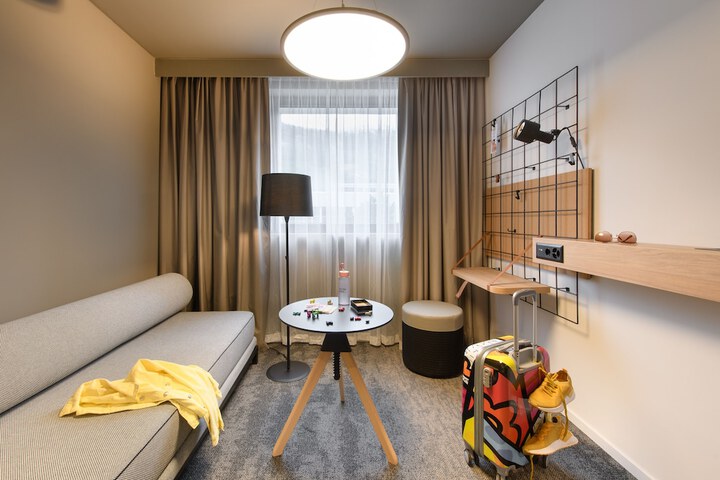 Room 14 of 32