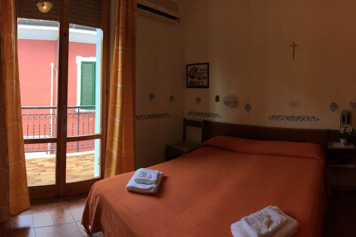 Room 18 of 24