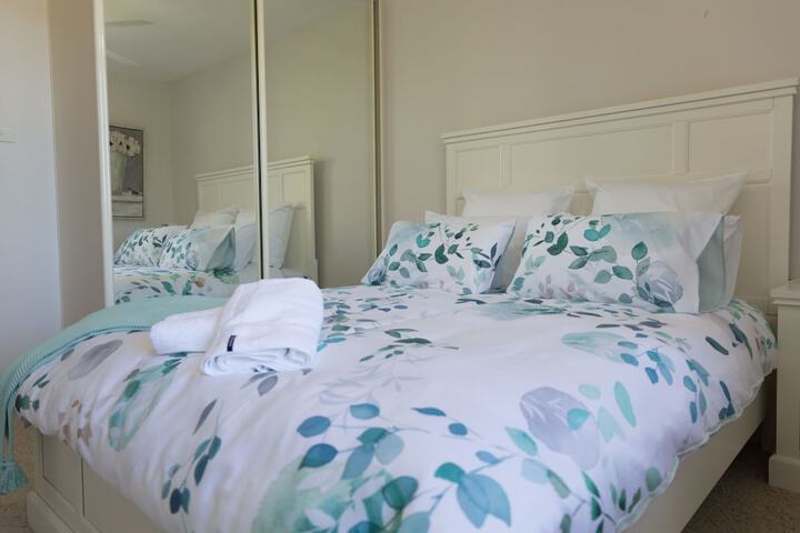 Room 5 of 18