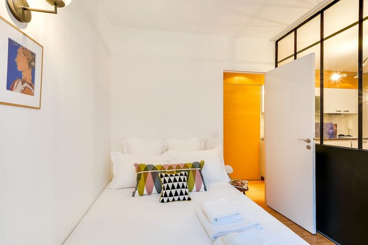 Room 6 of 15