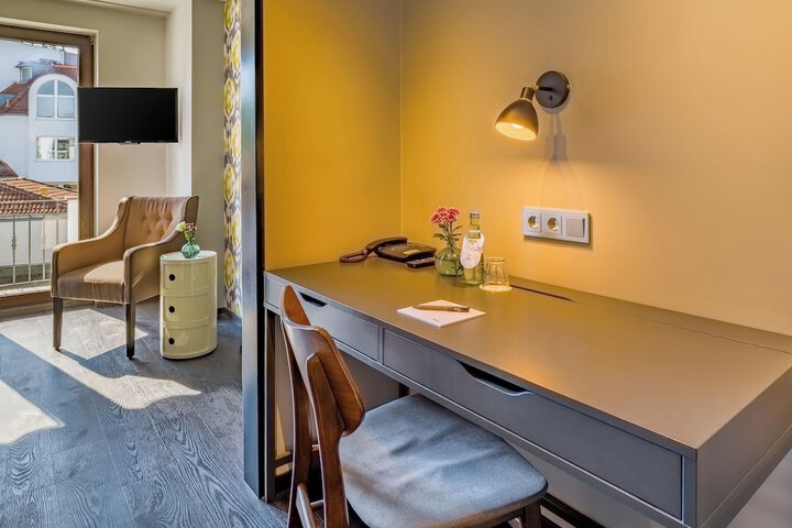 Room 35 of 83