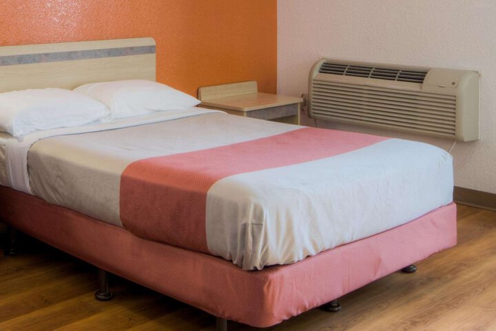 1 Queen Bed (2 of 3)