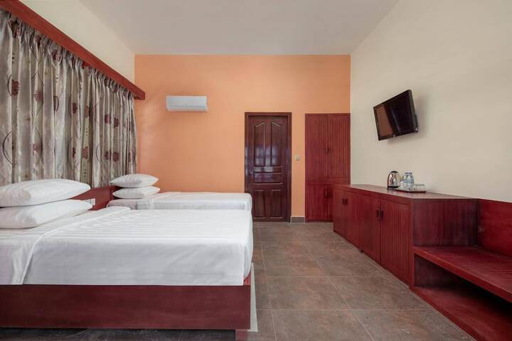 Room 12 of 37