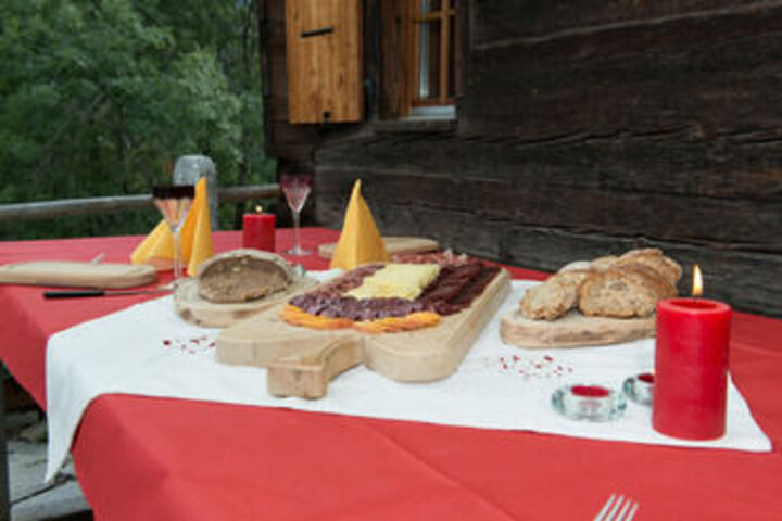 Dining 6 of 13