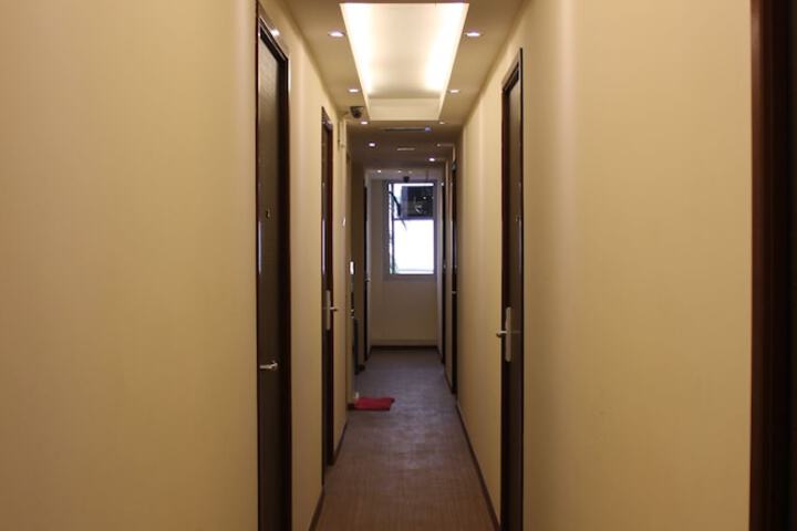 Ballroom/Hall 28 of 33