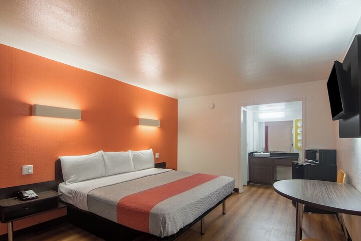 Room 7 of 19