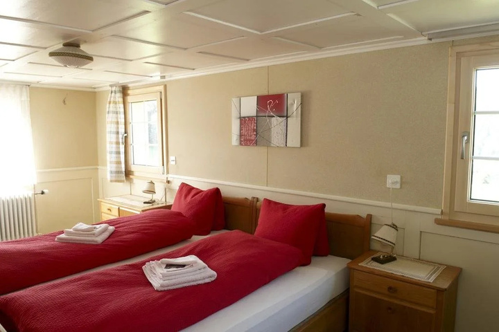 Room 3 of 10
