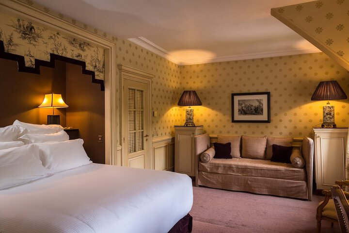 Room 25 of 77