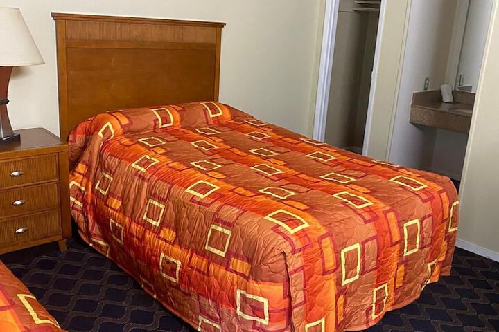 Room 5 of 10