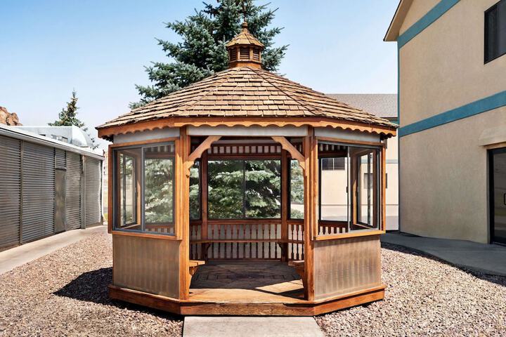 Hotel Exterior 17 of 18