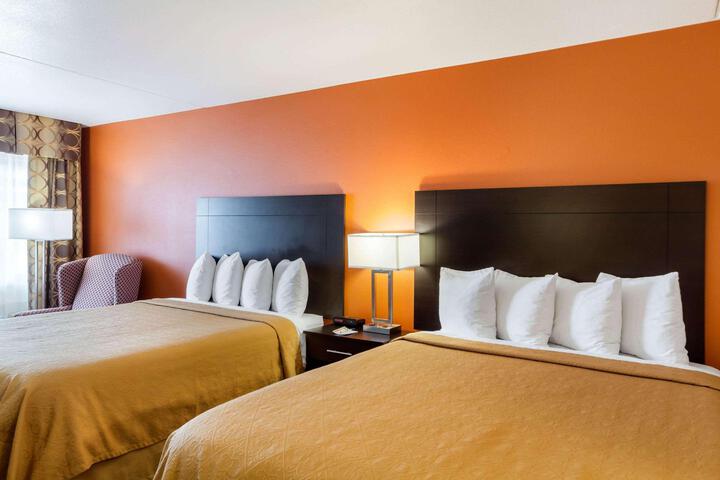 2 Queen Beds (3 of 6)
