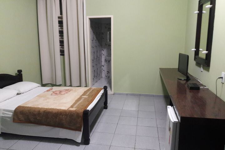 Room 5 of 18