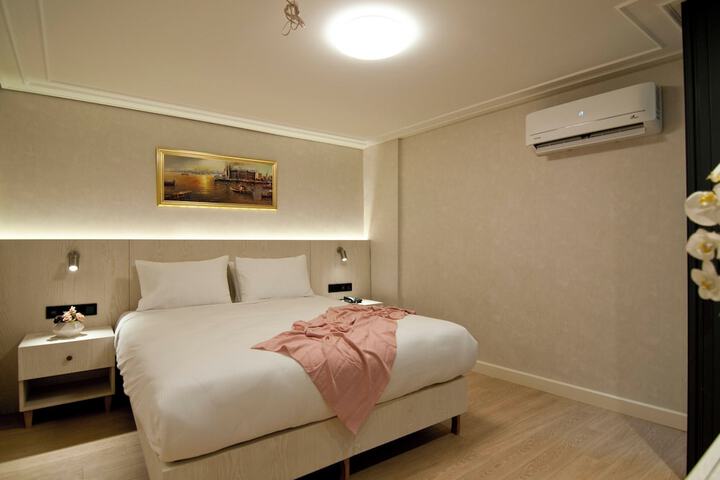 Room 27 of 92