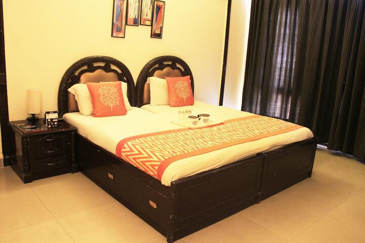Room 6 of 25