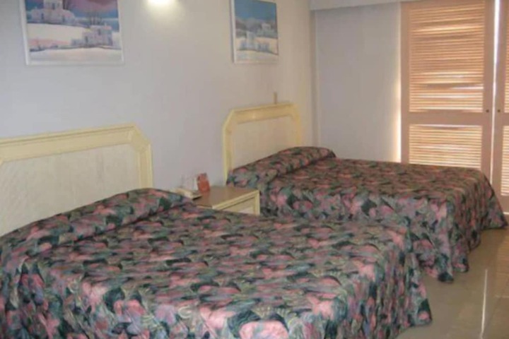 Room 8 of 22