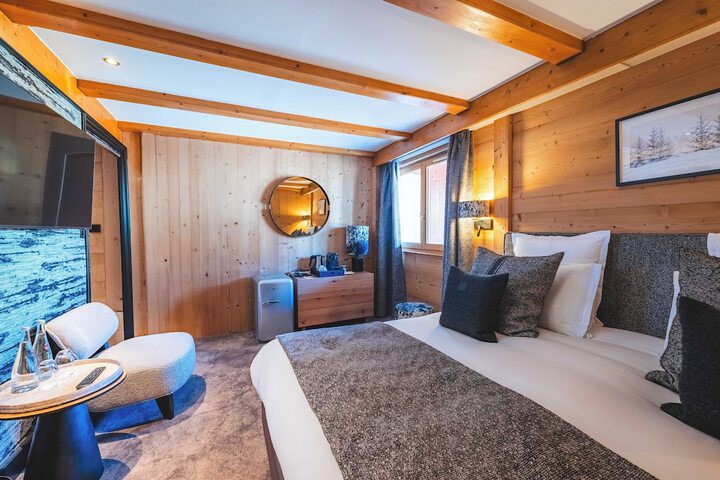 Room 43 of 250