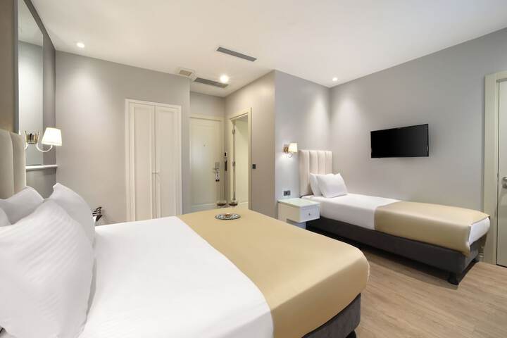Room 12 of 35