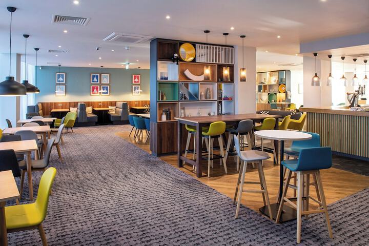 Lounge 155 of 210
