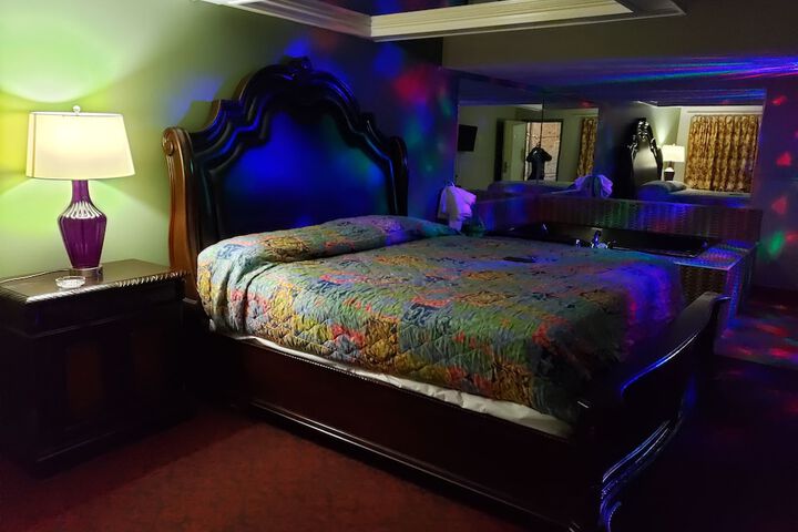Room 7 of 13