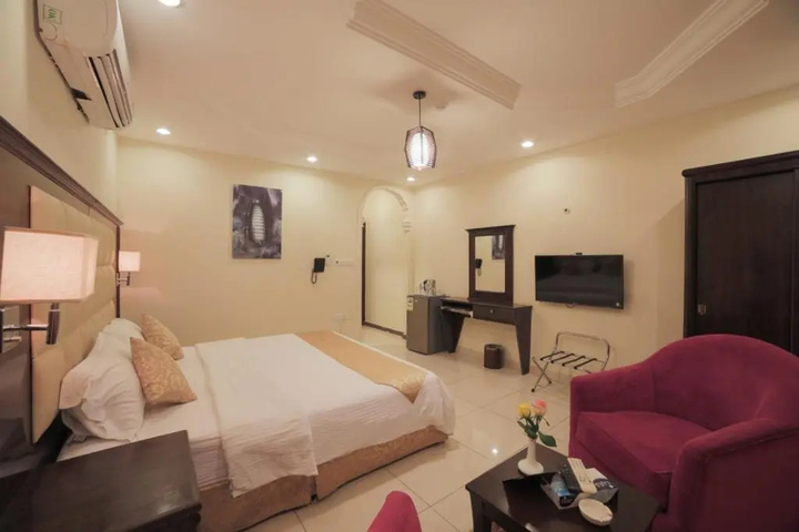 Room 4 of 18