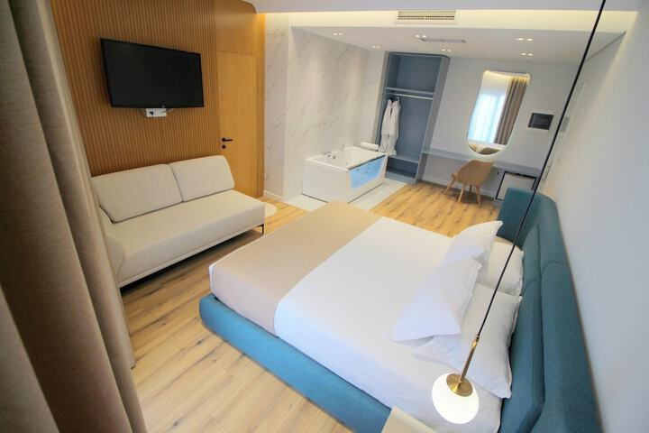 Room 2 of 49