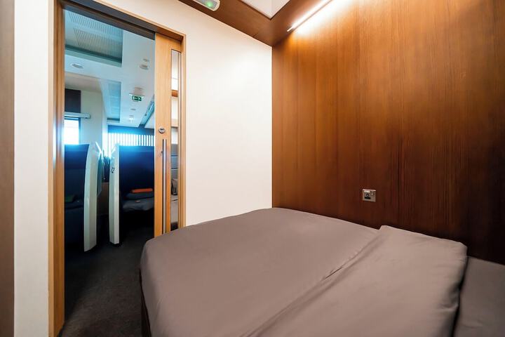 Room 10 of 23