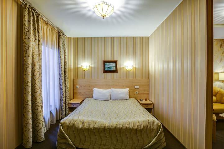 Room 7 of 124