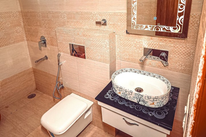 Room 21 of 28