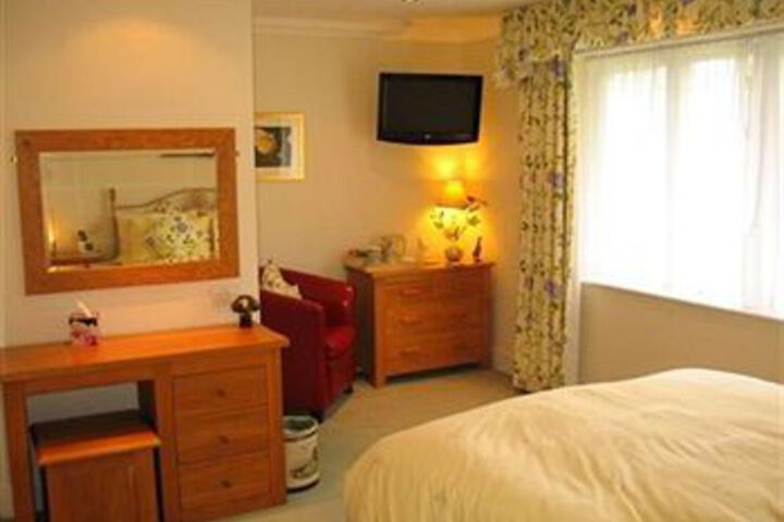 Room 4 of 9