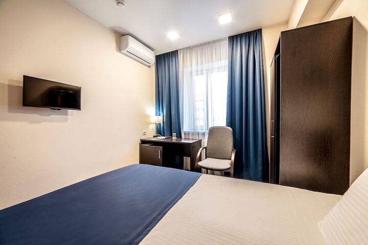 Room 18 of 107