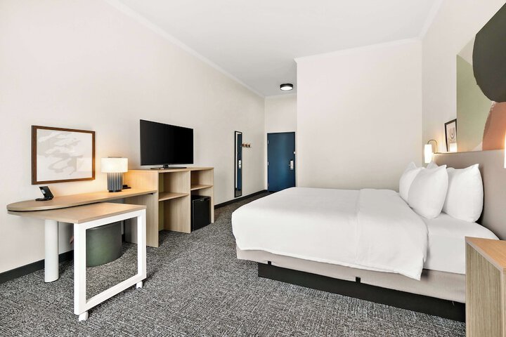 1 King Bed (7 of 18)
