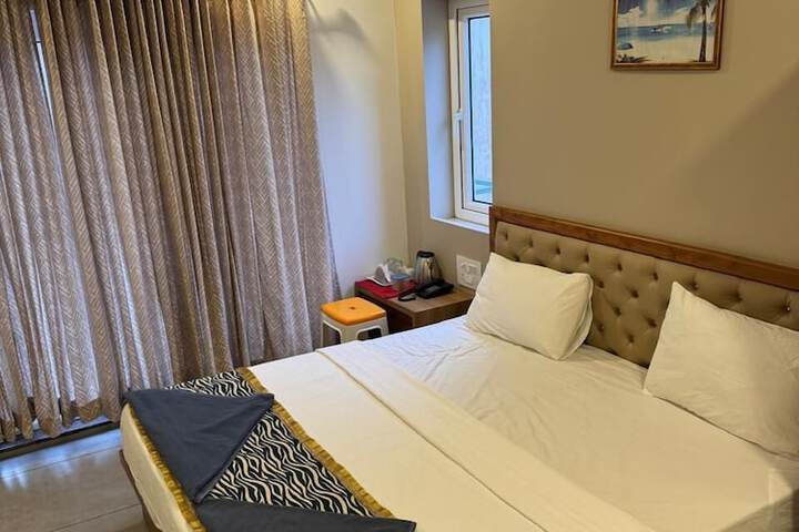 Room 4 of 7