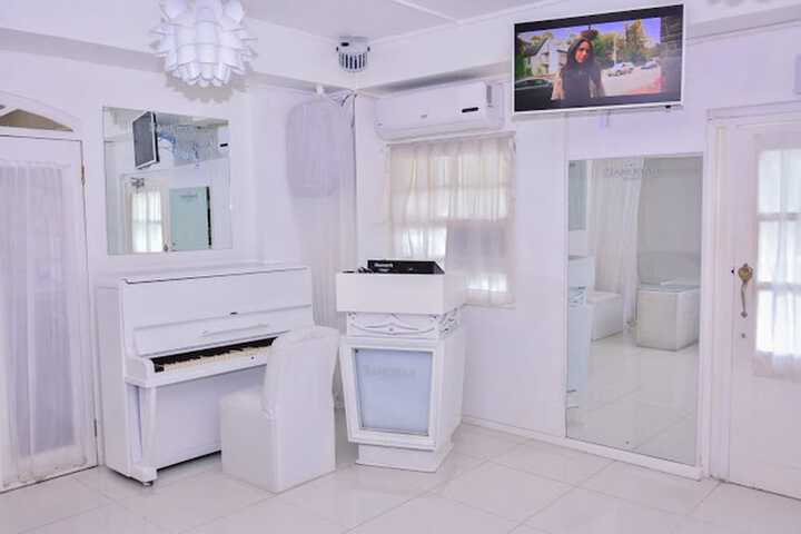 Room 8 of 38