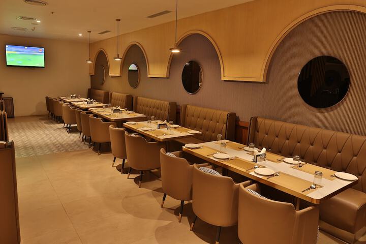 Dining 41 of 53