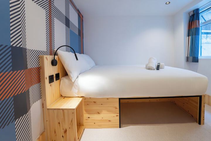 Room 17 of 43