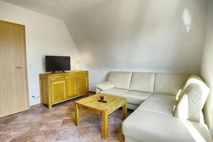 Room 4 of 9