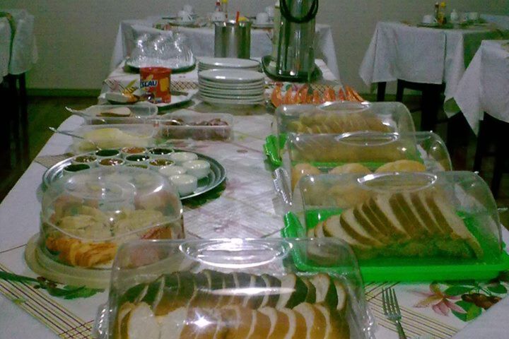 Dining 8 of 28