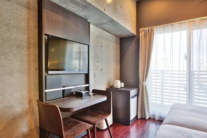 Room 107 of 191