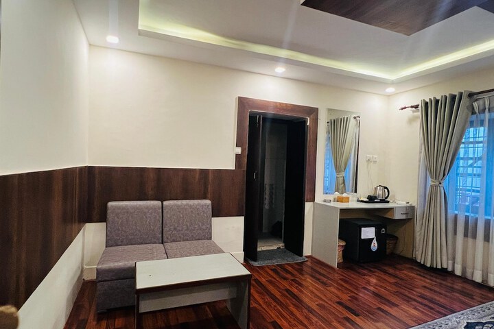 Room 6 of 19