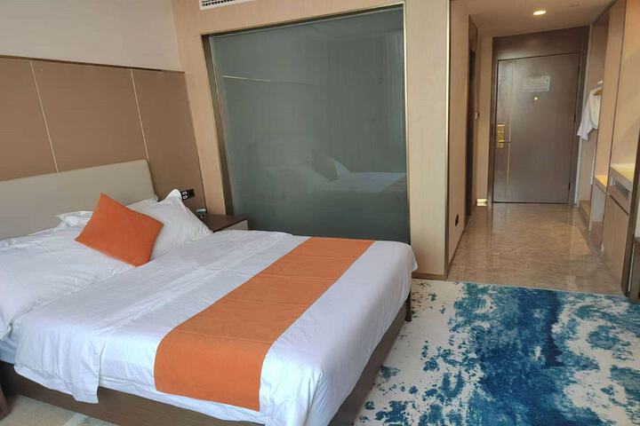 Room 5 of 23